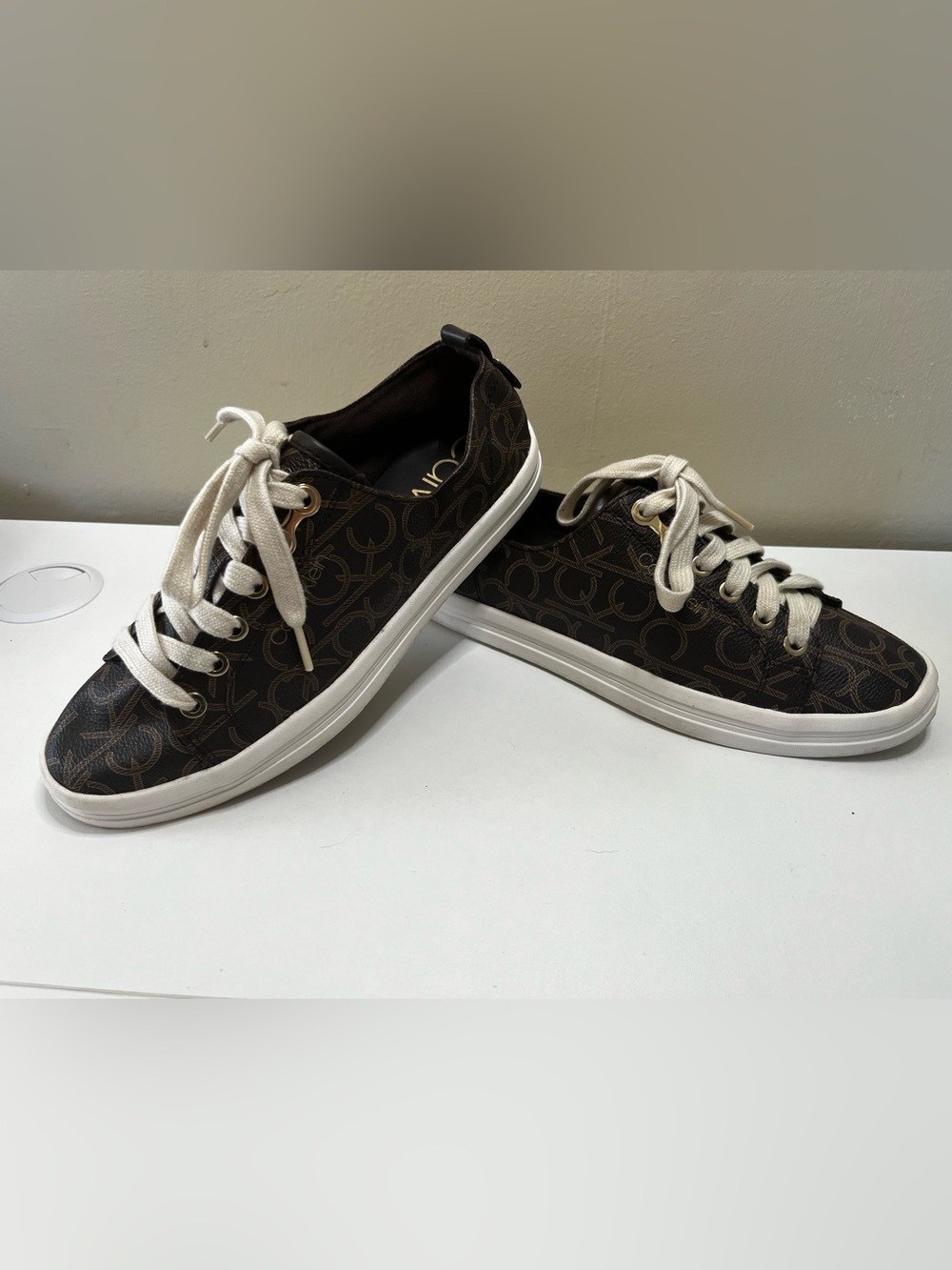 Calvin Klein Name Logo Michaela Sneakers Size 8 Brown Gold Lace Up